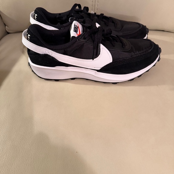 Nike Other - Men’s 9 Womens 10.5 Nike waffle Debute New